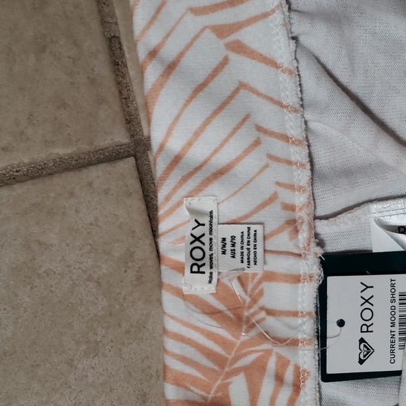 Roxy Current Mood Short- M - Picture 4 of 5